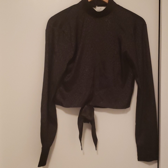 M boutique Black leopard satin open back top - Picture 2 of 4
